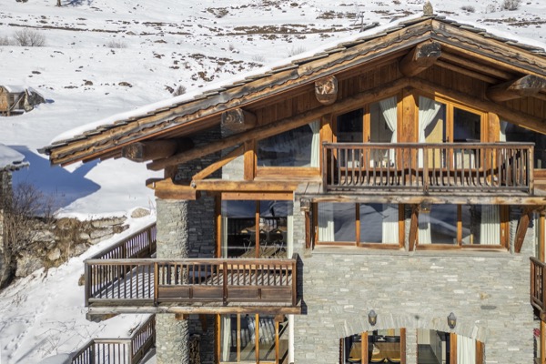 Chalet extérieur en hiver