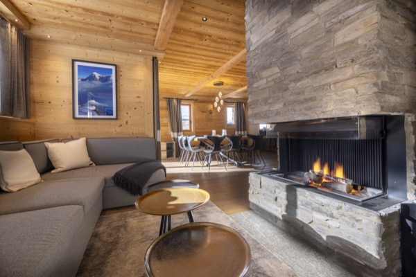 Suite avec literie et décoration